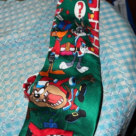 Looney Tunes 100% Silk Tweety Bird Tie Green Blue & Yellow Tweety Bugs - Picture 1 of 5